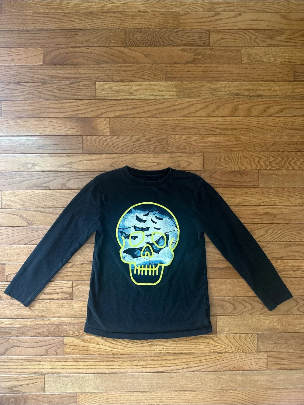 💀GAP kids Black Long-Sleeve Tee with Neon Yellow-Outlined Skull medium youth